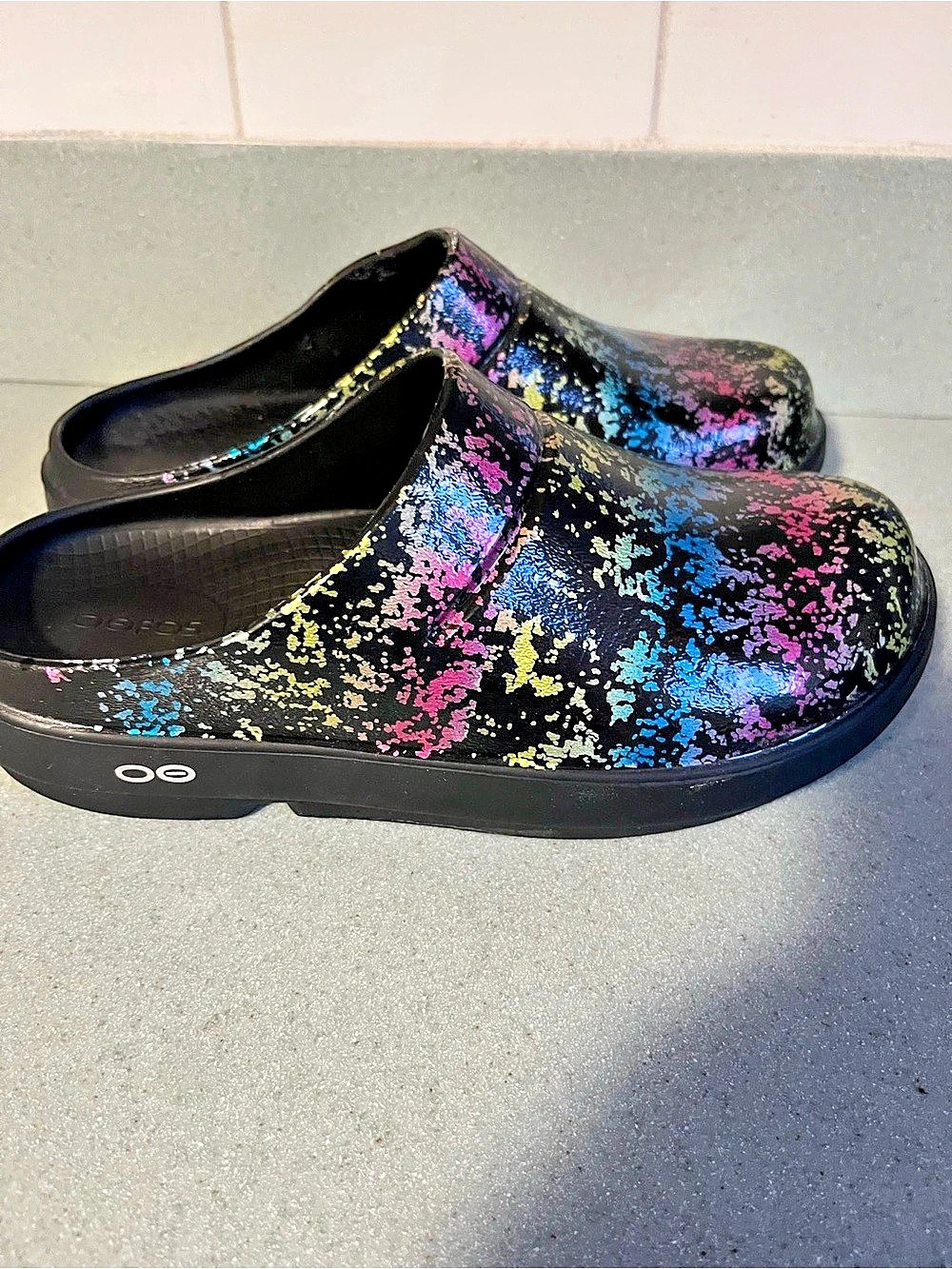 OOFOS OOcloog Limited Edition Abstract Clogs Black & Pink EU 39 womens 8 New